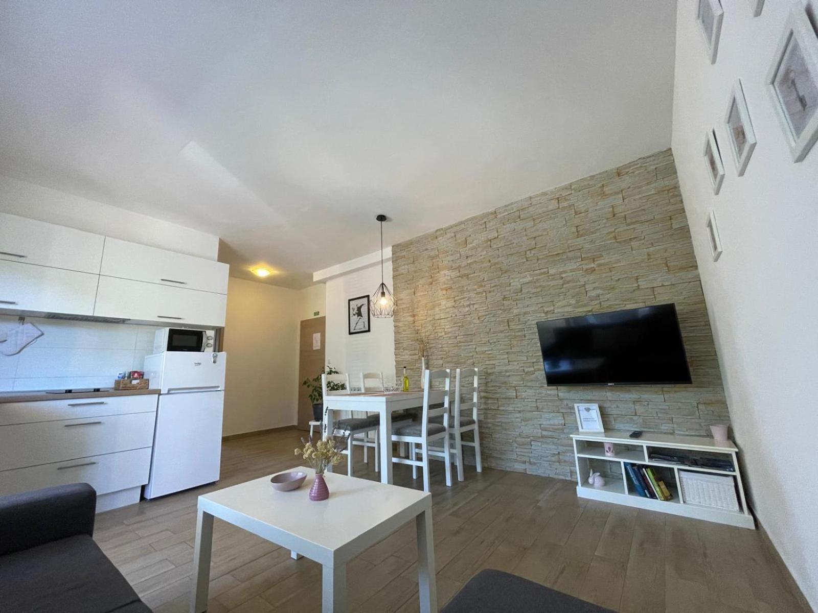 Apartments Nada ベティナ エクステリア 写真